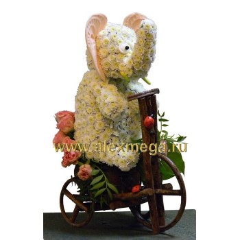 Игрушка из цветов "Слоненок на велосипеде" (ротанг) H = 55-60 см