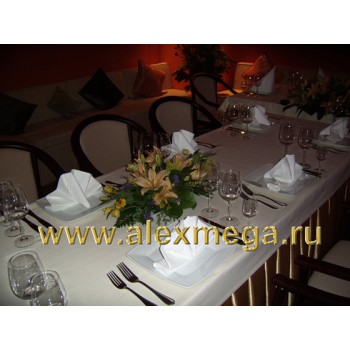 Оформление цветами ресторана Табу, композиции на столы гостей