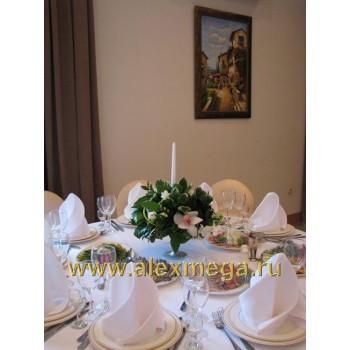 Оформление цветами столов гостей на свадьбу в загородном доме
