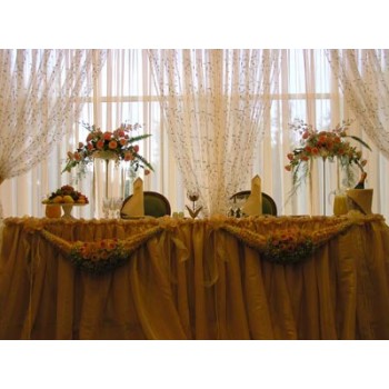 Декорирование банкетных столов гирляндами и композициями в стиле Барокко, перенесет Вас во времена званных балов и светских раутов